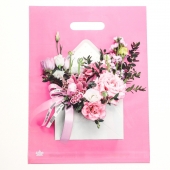 Розовый пакет с цветочным принтом и вырубной ручкой (40х31 см) - Сима-Ленд - купить с доставкой в Рыбинске