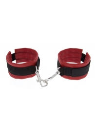 Красно-чёрные полиуретановые наручники Luxurious Handcuffs - Blush Novelties - купить с доставкой в Рыбинске